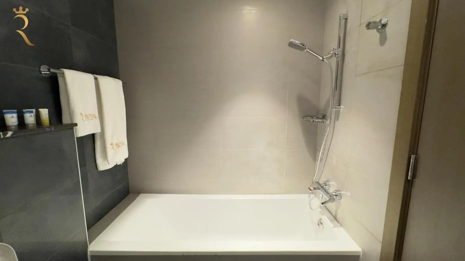 Luxury Living At Its Best In Your 2Br At Al Rahah Abu Zabi 0*,
